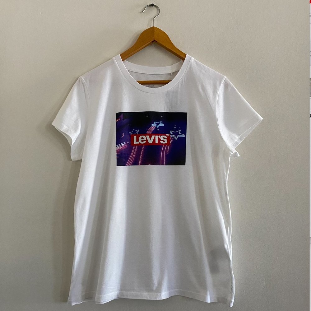 Levi's Women's Fitted Graphic T-Shirt in White, Size XL